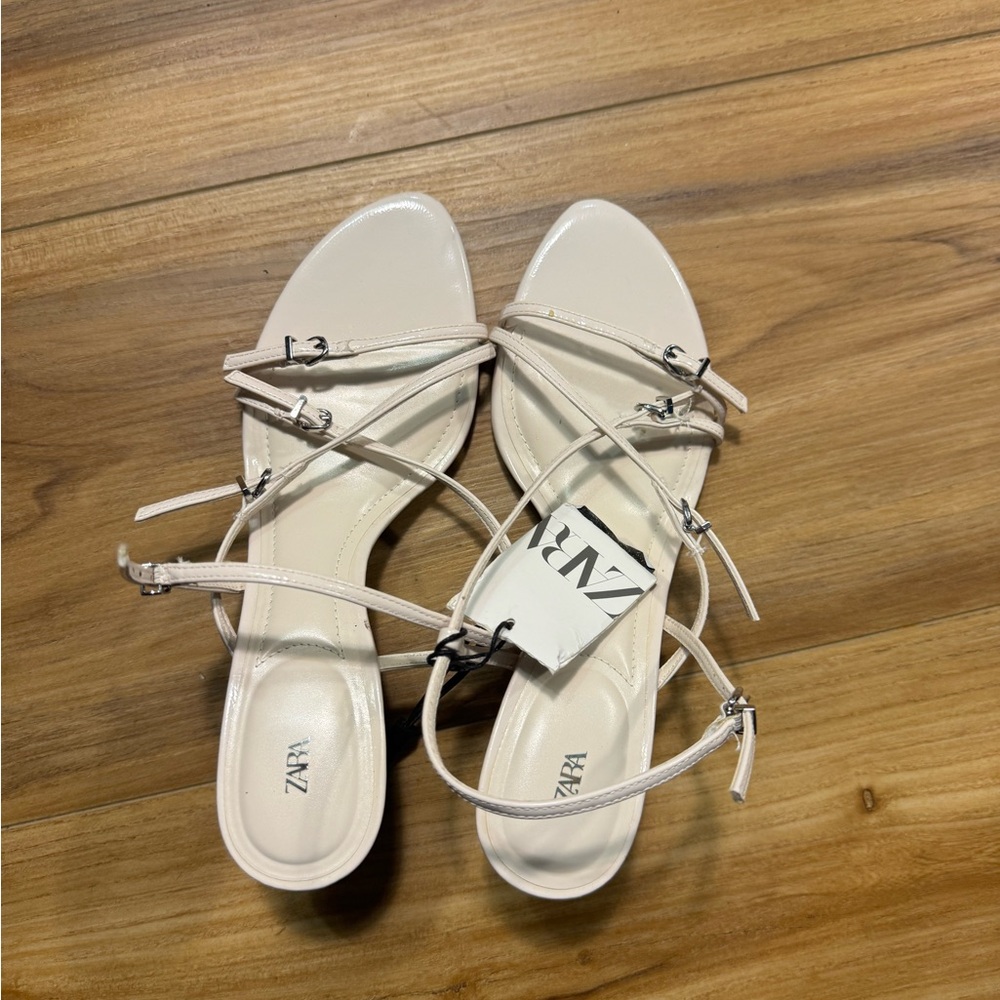 NWT Zara white Strappy Kitten Heel Sandals with multiple buckles - Picture 8 of 9